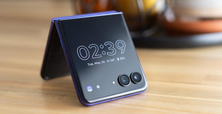 掲載元記事：The Verge ? De-Googled GrapheneOS is coming to Motorola's foldables next year