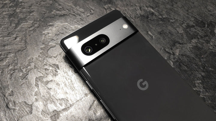掲載元記事：BleepingComputer ? Google fixes two Pixel zero-day flaws exploited by forensics firms